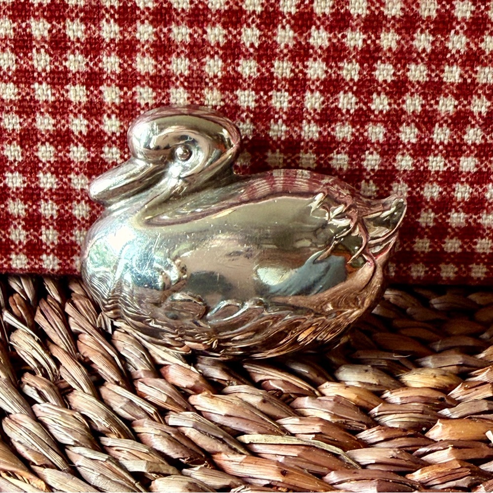 Silver Duck pin/pendant